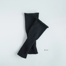 Load image into Gallery viewer, 日本設計師帽款/Cashmere Knitting Gloves (Black/Beige/Sea Blue) - OBEIOBEI