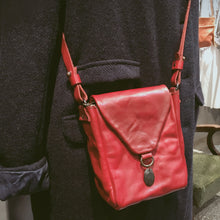 Load image into Gallery viewer, Munoz Vrandecic/Small Red Shoulder Bag - OBEIOBEI