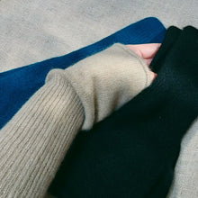 Load image into Gallery viewer, 日本設計師帽款/Cashmere Knitting Gloves (Black/Beige/Sea Blue) - OBEIOBEI