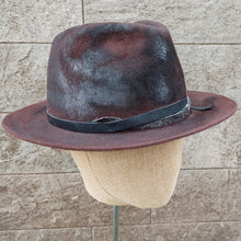 Load image into Gallery viewer, Move/Dark brown felt hat - OBEIOBEI