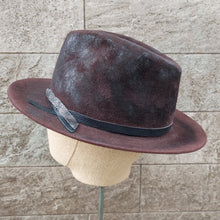 Load image into Gallery viewer, Move/Dark brown felt hat - OBEIOBEI