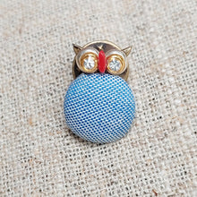 Load image into Gallery viewer, Tutti Gufi/Owl Pin (Blue/Red/White) - OBEIOBEI