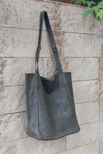 Load image into Gallery viewer, Daniele Basta/Black tote bag - OBEIOBEI