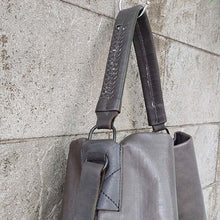 Load image into Gallery viewer, Delle Cose/Brown Horse Leather Shoulder Bag - OBEIOBEI