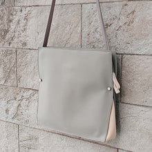 Load image into Gallery viewer, Bonastre/Leather Shoulder Bag (Grey/Brown) - OBEIOBEI