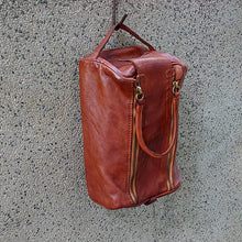 Load image into Gallery viewer, Campomaggi/Cognac Toiletry bag - OBEIOBEI