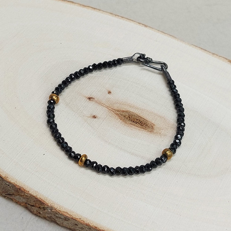 Cooperative de Creation/Black spinel bracelet - OBEIOBEI