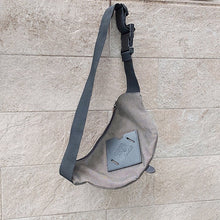 Load image into Gallery viewer, Jas M.B./Canvas Waist Bag(Brown/Grey) - OBEIOBEI