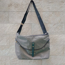 Load image into Gallery viewer, Jas M.B./Large Canvas Bucket Bag(Black/Grey) - OBEIOBEI