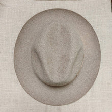 Load image into Gallery viewer, Borsalino/Camel fedora hat(Wild brim) - OBEIOBEI