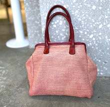 Load image into Gallery viewer, Vive La Difference/Pink red straw handbag - OBEIOBEI