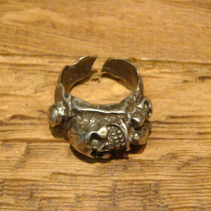 WHITEVALENTINE/Large skull ring - OBEIOBEI