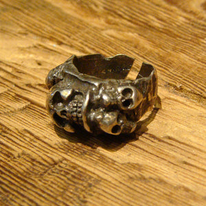 WHITEVALENTINE/Large skull ring - OBEIOBEI