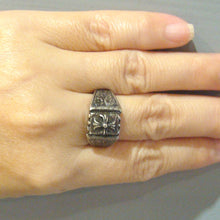 Load image into Gallery viewer, WHITEVALENTINE/Cross gothic ring - OBEIOBEI