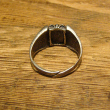 Load image into Gallery viewer, WHITEVALENTINE/Cross gothic ring - OBEIOBEI