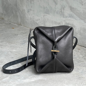 ESDE/Square folded shoulder bag-Black - OBEIOBEI