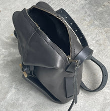 Load image into Gallery viewer, ESDE/Square folded shoulder bag-Black - OBEIOBEI