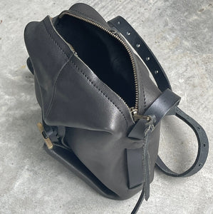 ESDE/Square folded shoulder bag-Black - OBEIOBEI