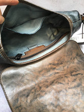 Load image into Gallery viewer, Numero 10/Grey brown croc pattern shoulder bag - OBEIOBEI