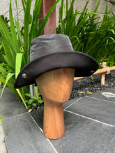 Load image into Gallery viewer, Doria/Black Quilted Hat - OBEIOBEI