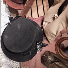 Load image into Gallery viewer, Move/Black Butterfly Top Hat - OBEIOBEI