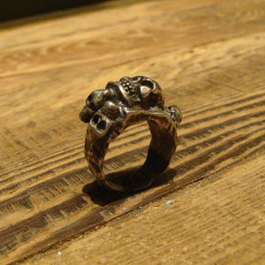 WHITEVALENTINE/Large skull ring - OBEIOBEI