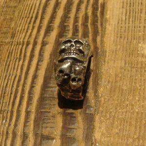 WHITEVALENTINE/Large skull ring - OBEIOBEI