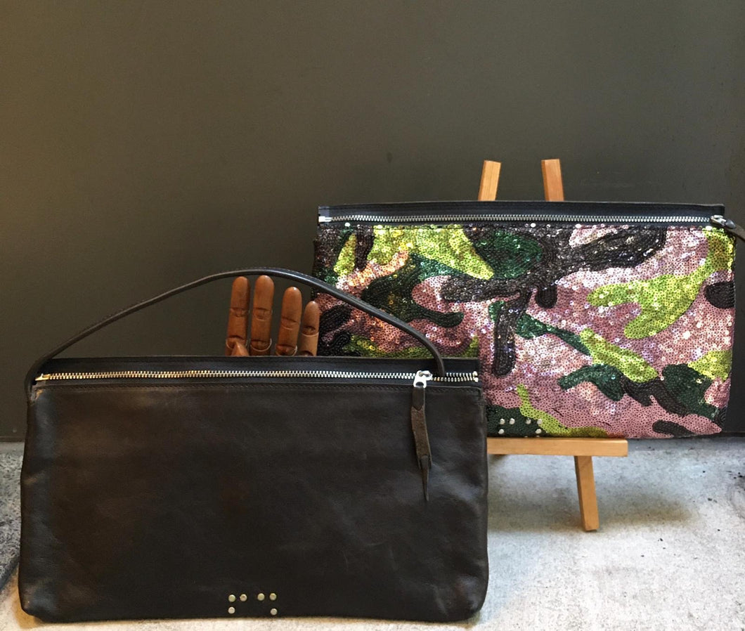 Delle Cose/Two-way flat clutch (Camouflage Sequin/Black) - OBEIOBEI