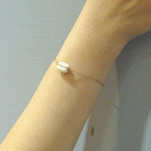 Load image into Gallery viewer, Medecine Douce/White ossicle bracelet - OBEIOBEI