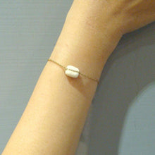 Load image into Gallery viewer, Medecine Douce/White ossicle bracelet - OBEIOBEI