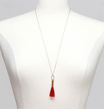 Load image into Gallery viewer, Medecine Douce/Orange-red tassel necklace - OBEIOBEI